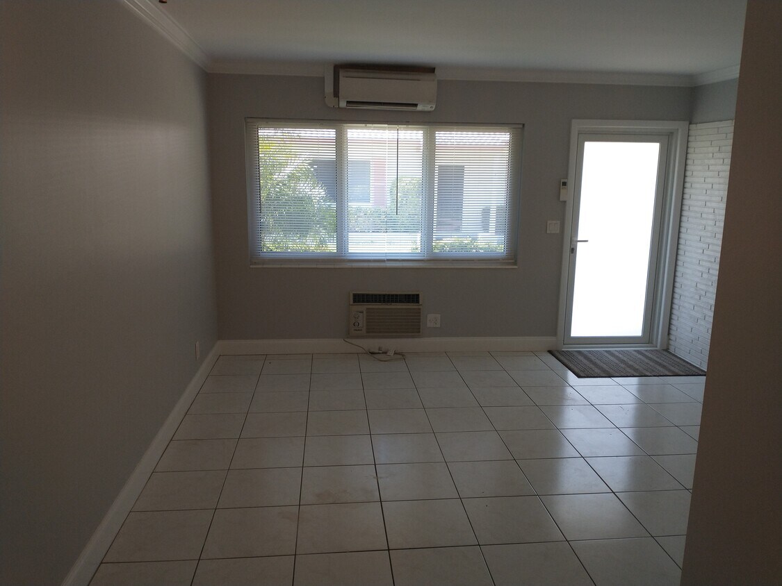 Building Photo - 4150 Seagrape Dr