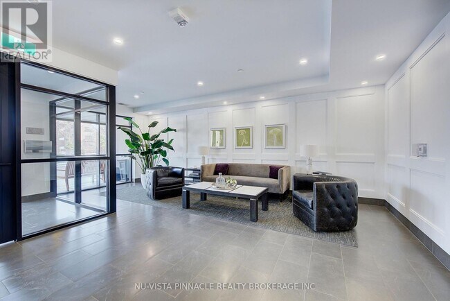 Photo du bâtiment - 1200 Commissioners Rd W