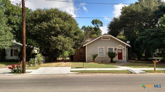 Foto del edificio - 1010 E College St