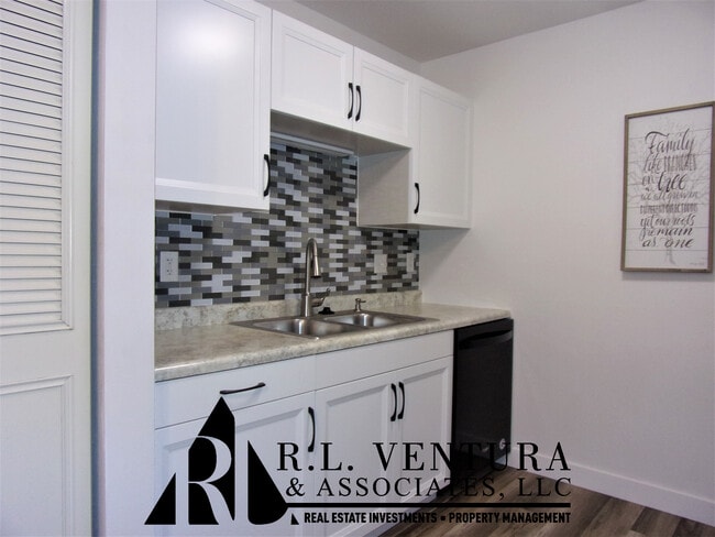 Building Photo - 3601 Saint Andrews Ct
