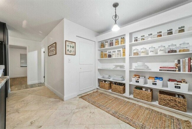 Foto del edificio - 111 Lobelia Rd