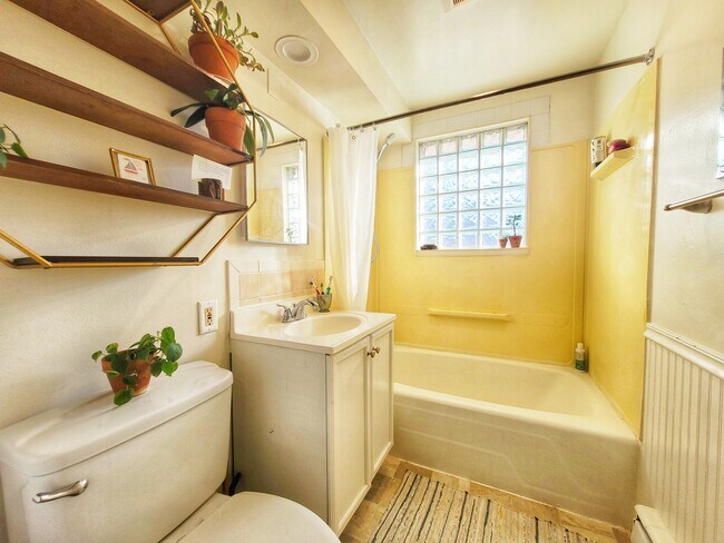 Foto del edificio - 5834 Balsam Rd