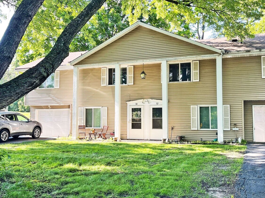 Primary Photo - 32-32 Woodpecker Ridge Rd