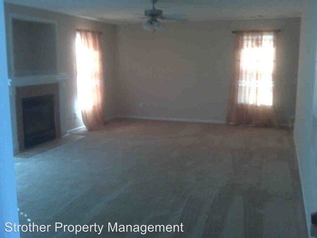 Building Photo - 2119 Queen Elizabeth Ln