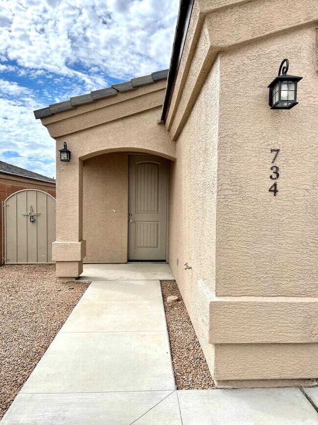 Building Photo - Beautiful 2021 Construction 3 Bedroom Duplex!