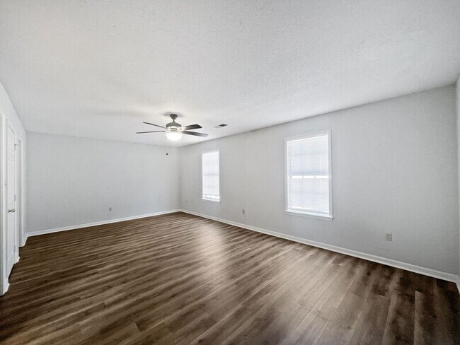 Foto del edificio - 3275 Edenshire Ln