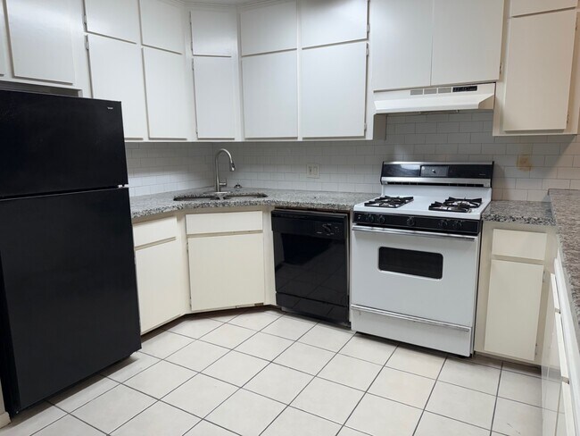 Foto del edificio - 400 W Texas Ave