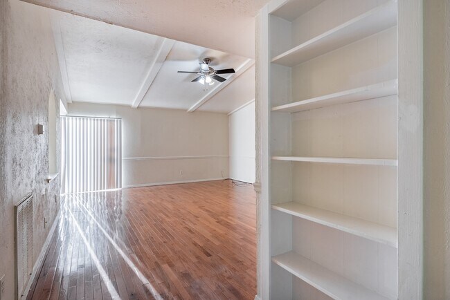 Foto del edificio - 5139 Sprey Dr