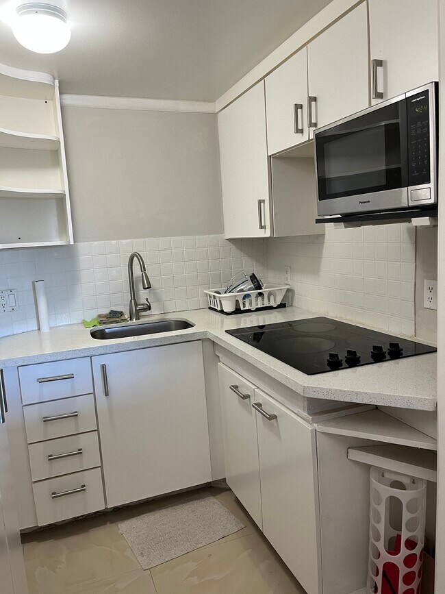 Kitchen - 1650 NE 115th St