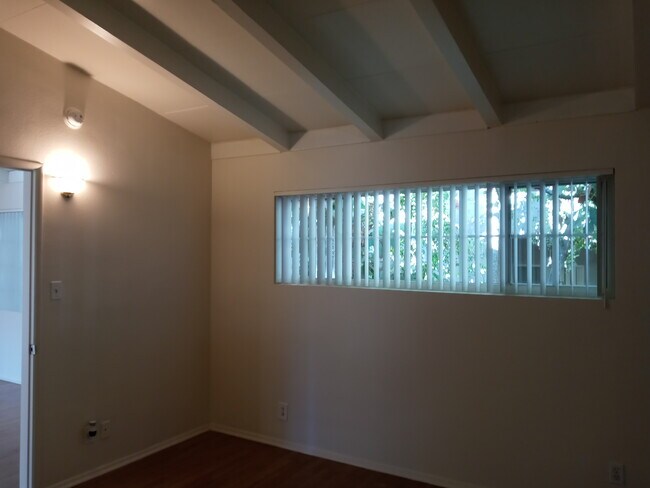 BEDROOM HIGH WOOD BEAM CELINGS - 10847 Hortense St