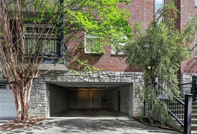 Foto del edificio - 1162 Ponce De Leon Ave NE
