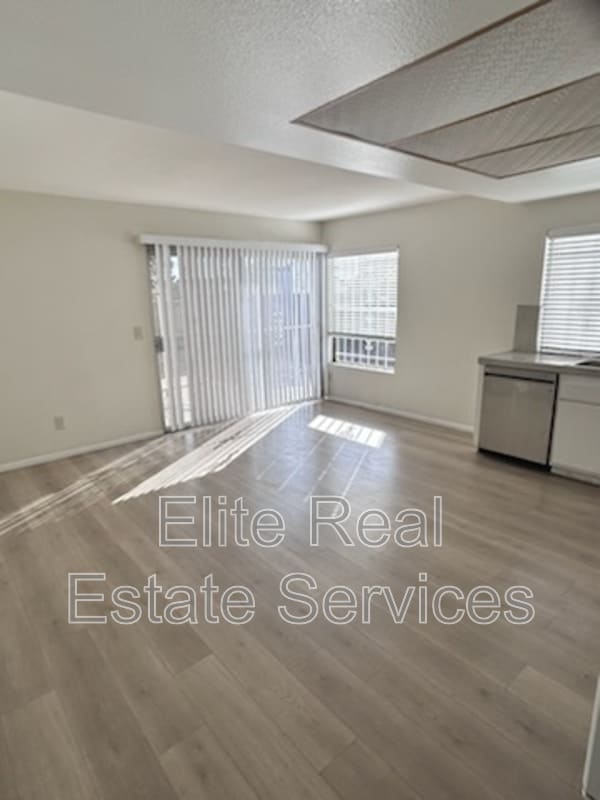 Foto del edificio - 3110 Manos Dr