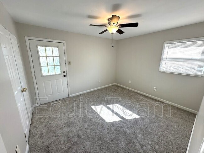 Building Photo - 2498 Schon Dr