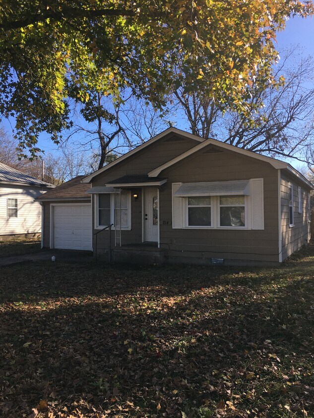 814 N H St, Muskogee, OK 74403 House Rental in Muskogee, OK