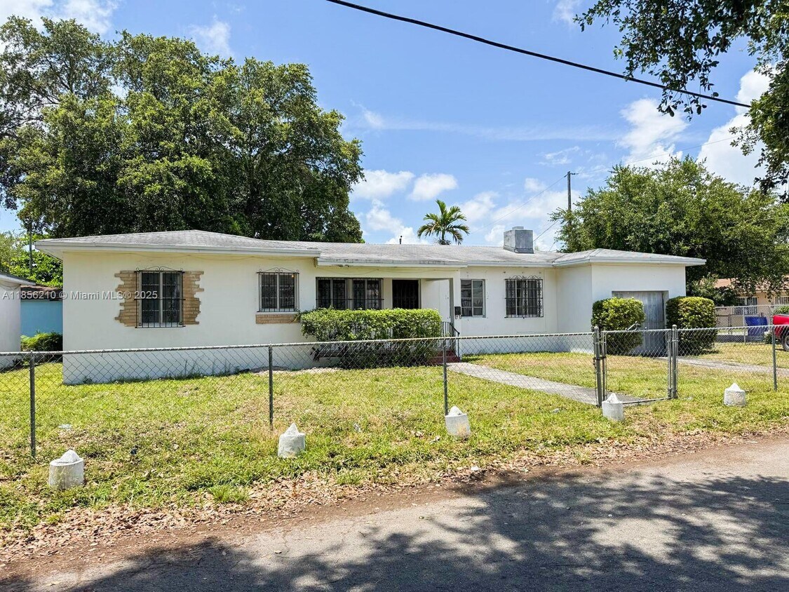 Foto principal - 6500 NE 1st Pl