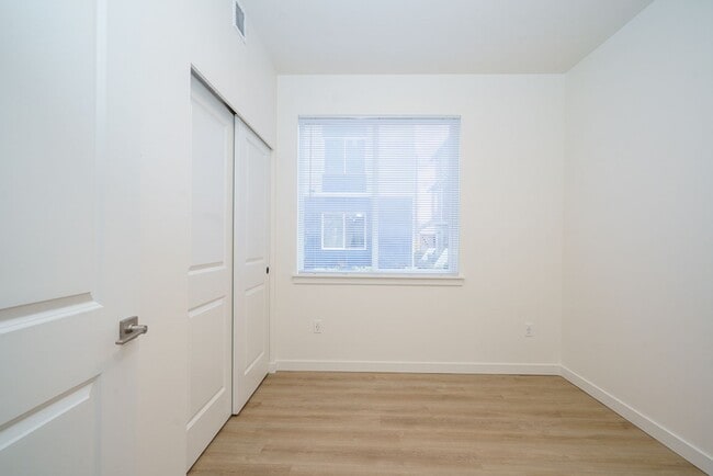 Building Photo - 4343 S Alder St