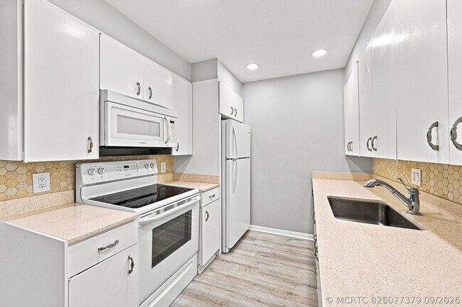 Building Photo - 2404 Antigua Cir