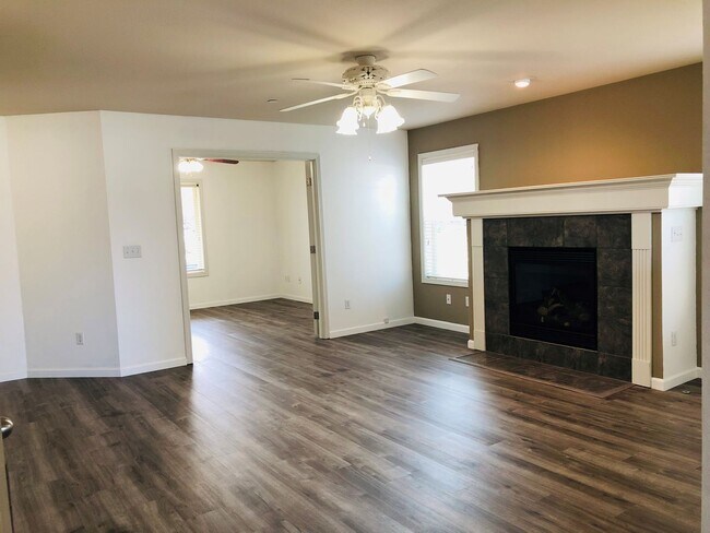 Foto del edificio - Lovely DuPont home, 3 beds, 2.5 baths