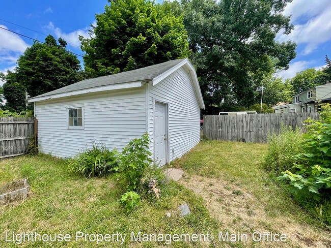 Building Photo - 4 br, 1.5 bath House - 529 Lydia St NE