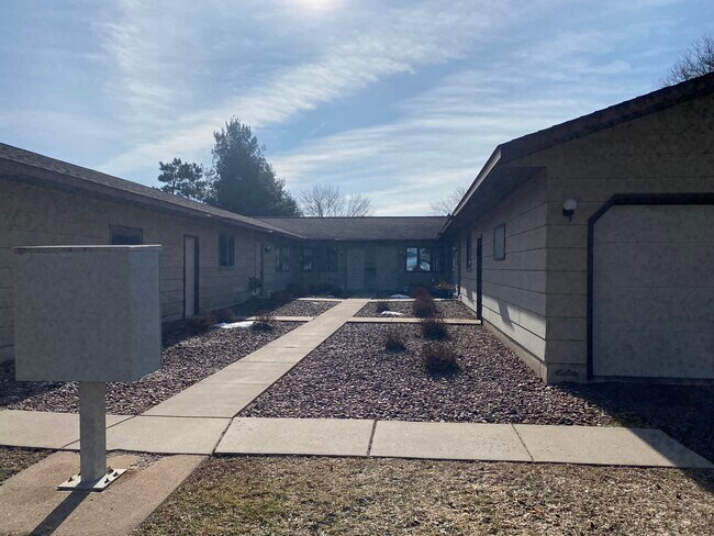 Entrada - 836 Macomber St