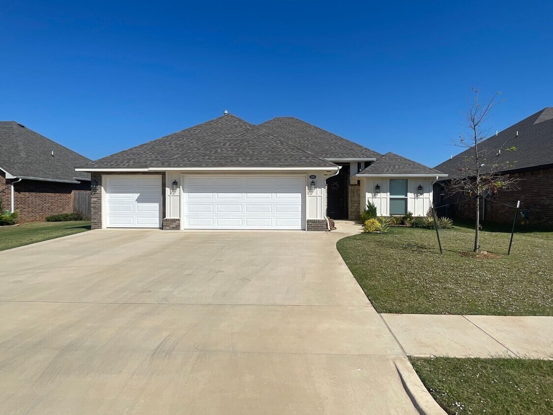 Primary Photo - Beautiful 4 Bed, 3 Bath Home In St. James ...