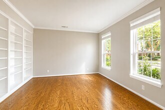 Building Photo - 23027 Lodgepoint Dr
