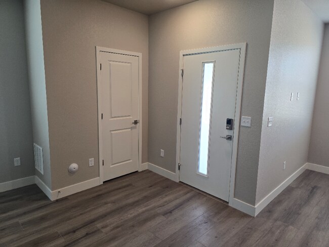 Foto del edificio - 4832 River Roads Dr