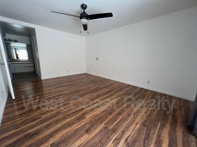 Building Photo - 200 W Racquet Club Rd