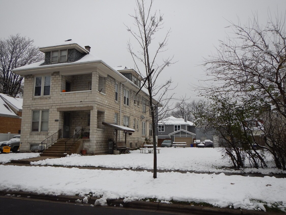 Front of Bldg - 4123 Elm Ave