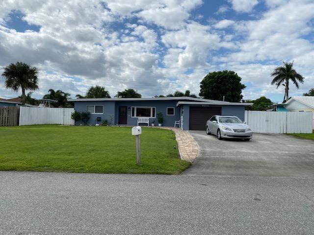 Foto del edificio - 6601 Lake Clarke Dr