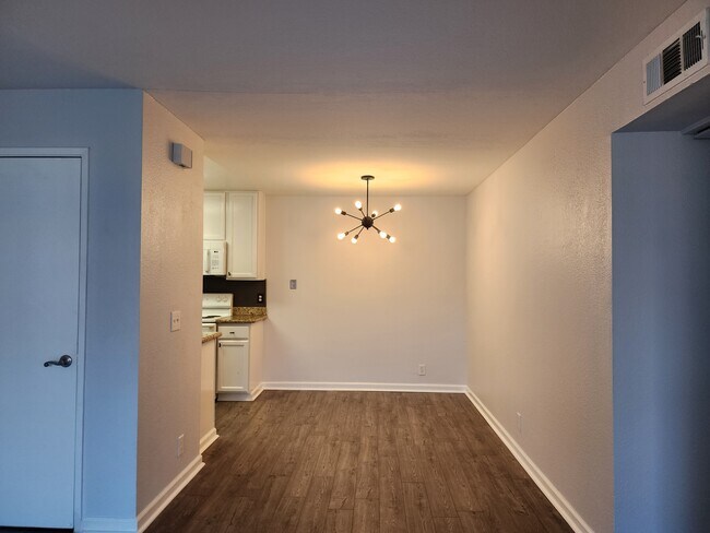 Building Photo - 542 Arcadia Dr
