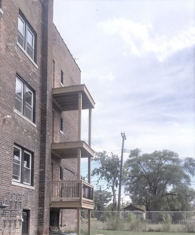 Building Photo - 1533 Ash St