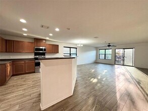 Building Photo - 1152 Hyde Park Dr