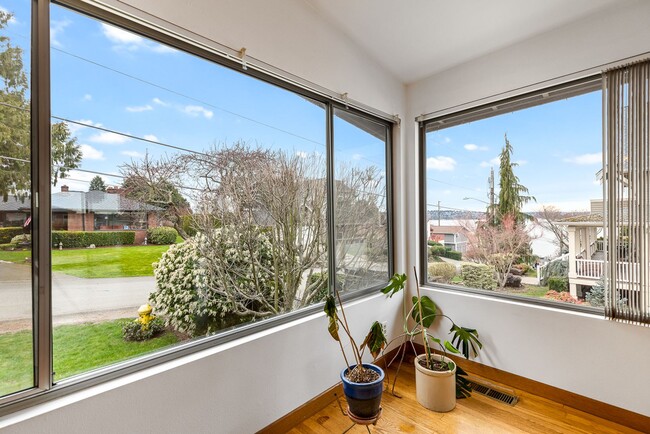 Foto del edificio - Lower Kennydale - Renton 4-bedroom 2.5 bath.