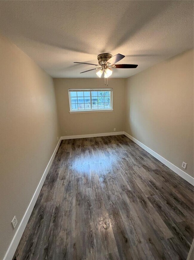 Foto del edificio - 3405 Willowrun Cove