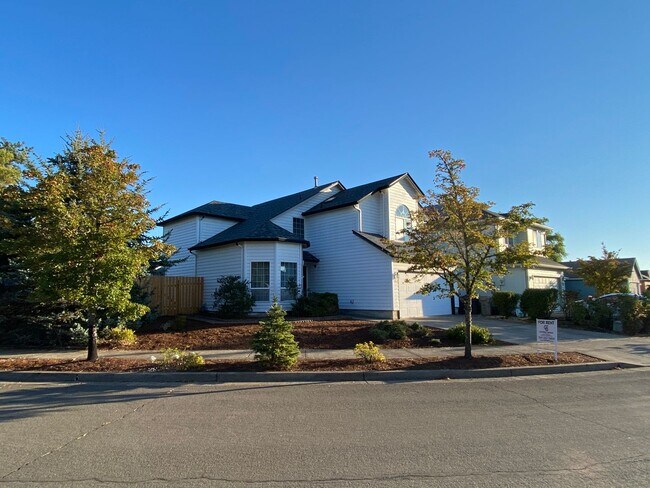 Building Photo - Spacious & Updated 4 Bedroom 2.5 Bath In Highly Desirable SW Corvallis Neighborhood!