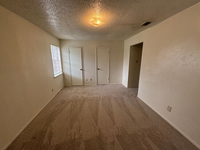 Building Photo - Nice 3 Bedroom Home in Haltom City