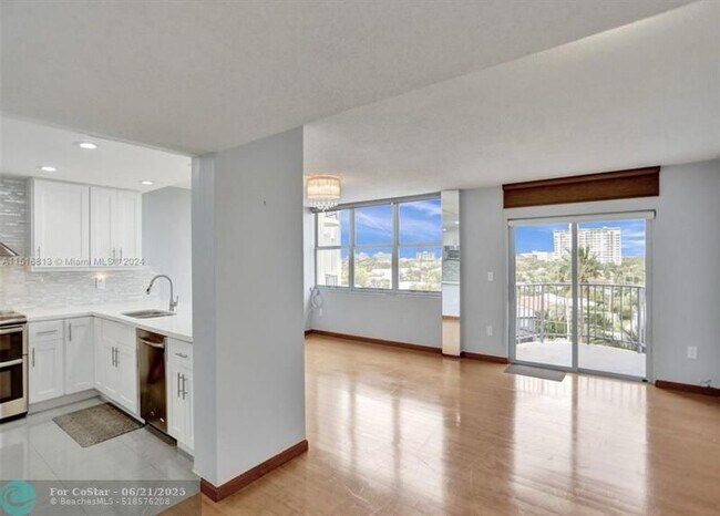 Foto del edificio - 11930 N Bayshore Dr