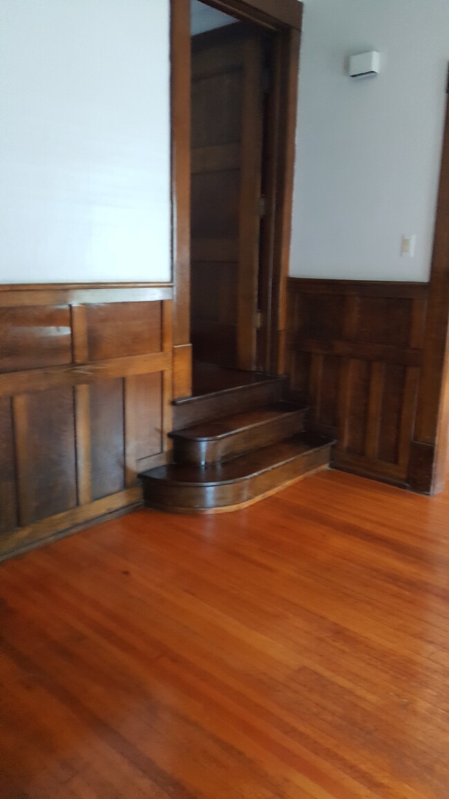Building Photo - 426 E Maumee St