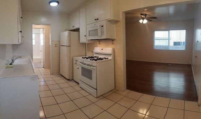 Foto del edificio - $1 MO Free North Park Charmer! 1bdr with hardwood floors (Texas)