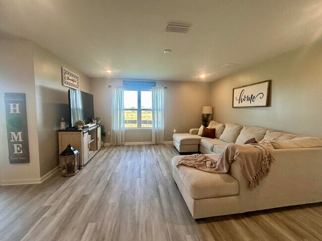 Foto del edificio - 211 Gray Owl Dr