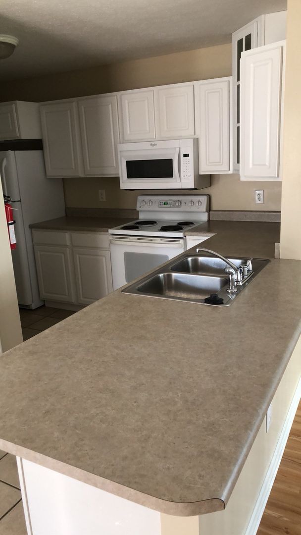 Foto del edificio - PRICE REDUCTION Available July 2026! Monthly rent $1,750