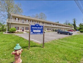 Building Photo - 710 Charles St