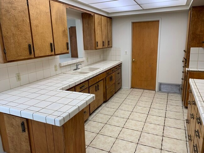 Building Photo - 2 Bedroom Home for rent in Yucaipa