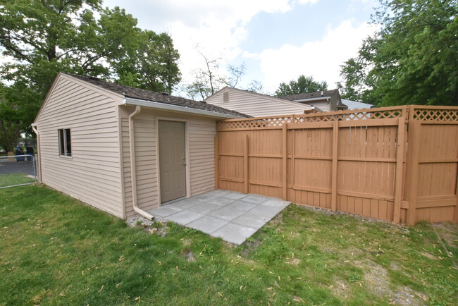 Patio off the garage - 10195 Cedar Island Rd