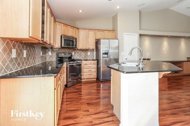 Foto del edificio - 3021 Blush Noisette Ave