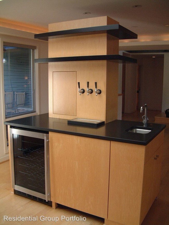 Foto del edificio - 4 br, 4.5 bath House - 4660 NE 89TH ST