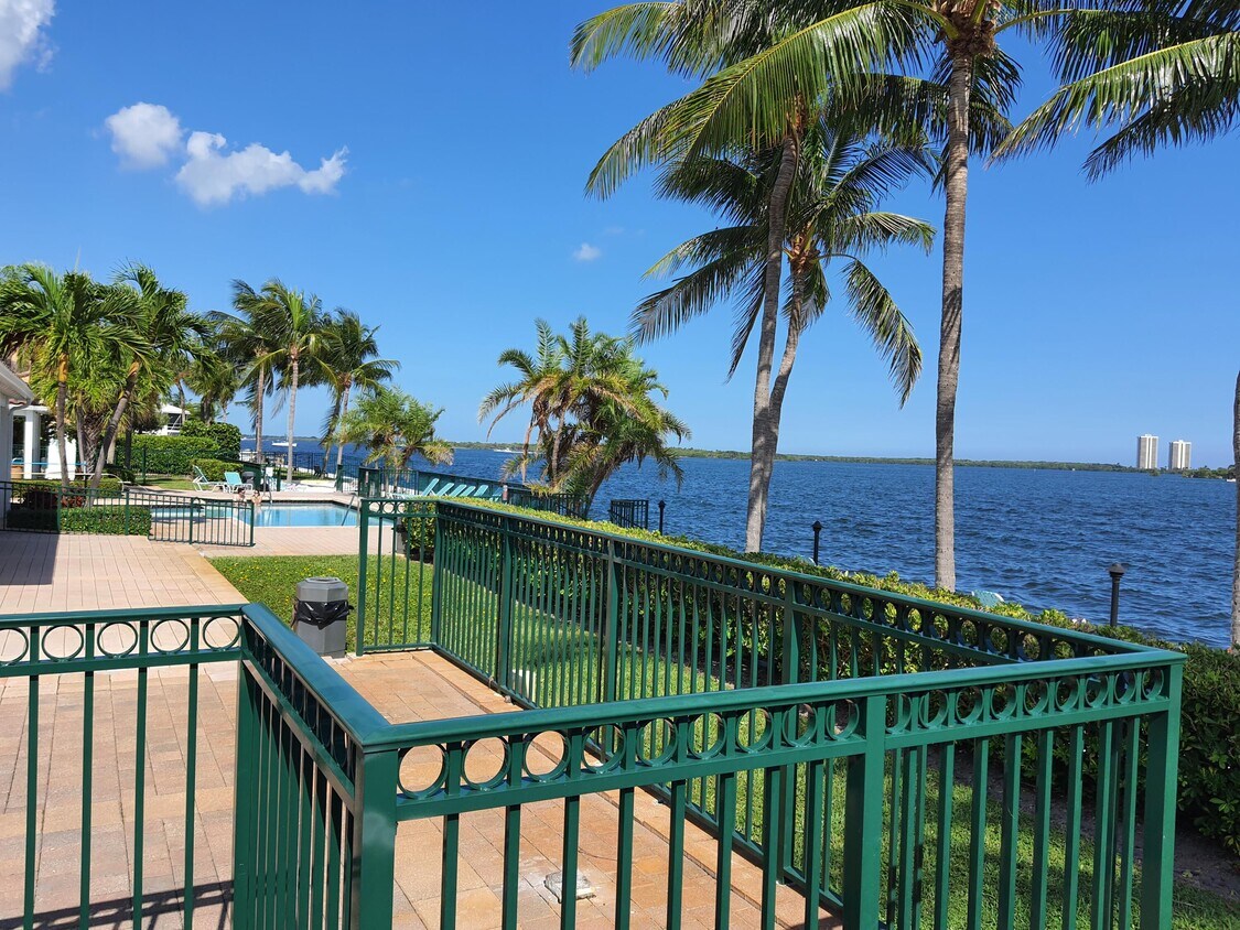 Foto del edificio - 1050 Lake Shore Dr