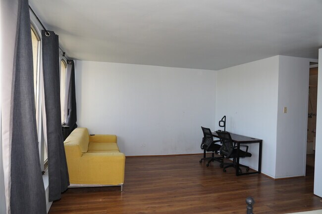 Foto del edificio - 1400 E 55th Pl
