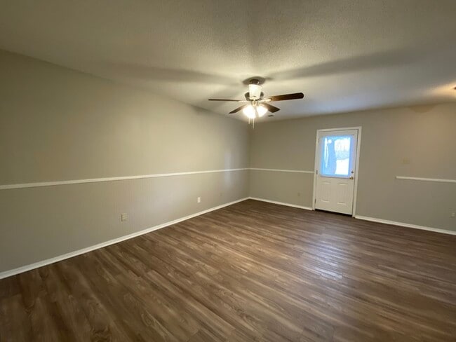 Building Photo - 4876 Summitridge Dr